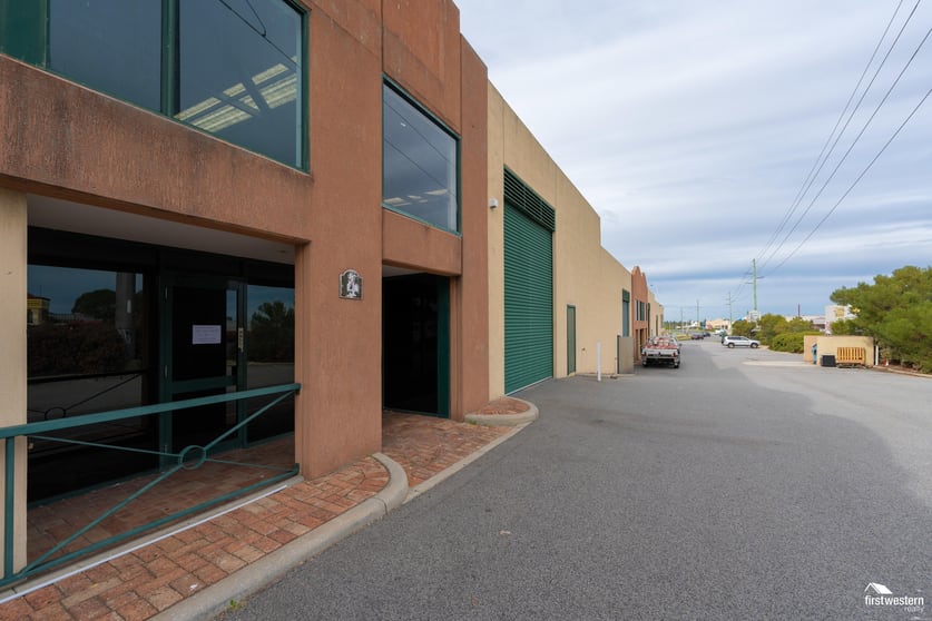Click to view all images 4/133 Winton Road Joondalup WA 6027 - Image 2