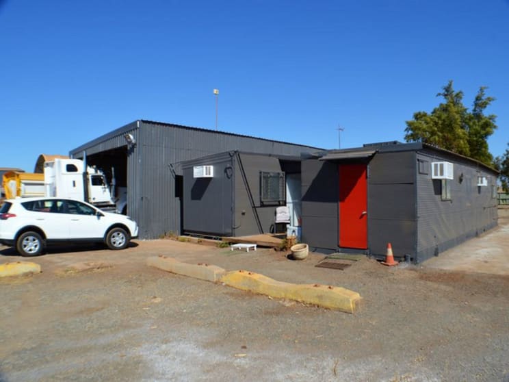Click to view all images 9 Yanana Street Wedgefield WA 6721 - Image 2