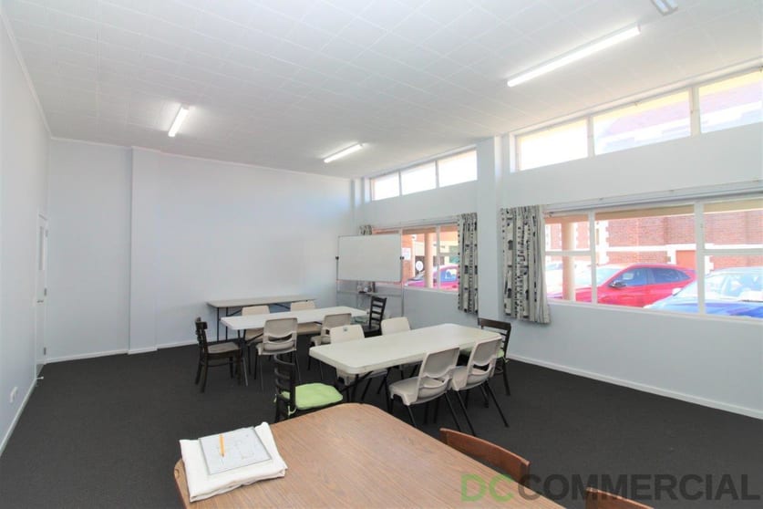 Click to view all images 1/51 Neil Street Toowoomba City QLD 4350 - Image 2