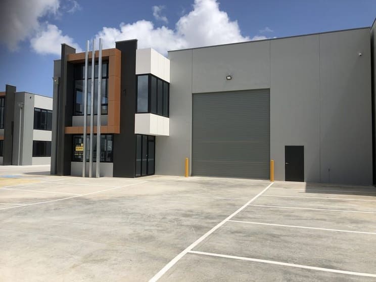 Click to view all images 69 Naxos Way Keysborough VIC 3173 - Image 2