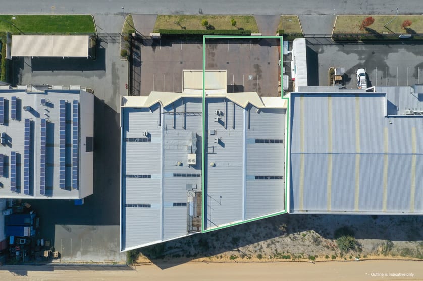Click to view all images 68A Mordaunt Circuit Canning Vale WA 6155 - Image 2