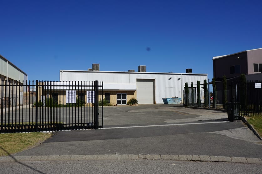 Click to view all images 7 Anvil Close South Guildford WA 6055 - Image 2
