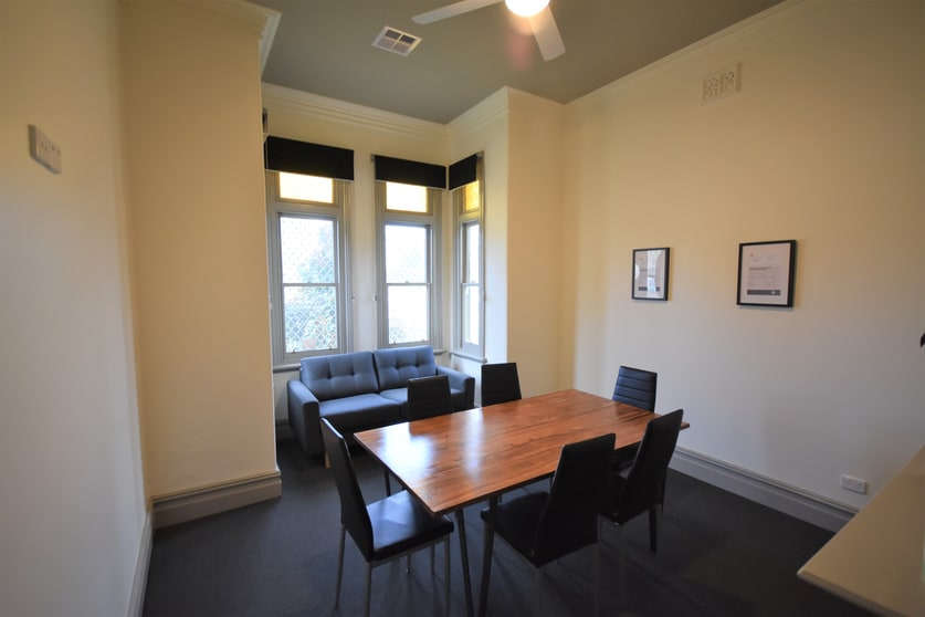 Click to view all images 572 Englehardt Street Albury NSW 2640 - Image 2