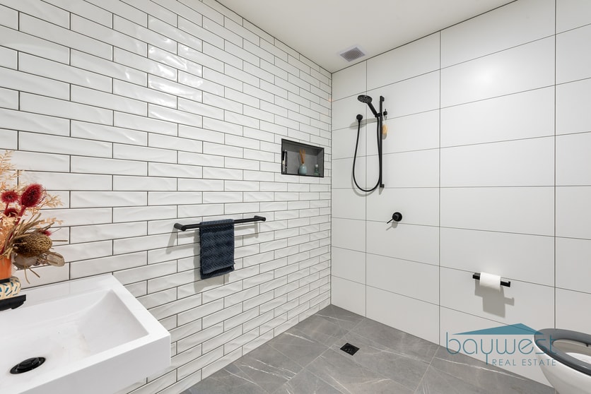 Click to view all images 48 Star Point Place Hastings VIC 3915 - Image 3