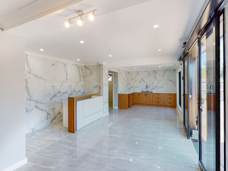 Click to view all images 1852 Logan Road Upper Mount Gravatt QLD 4122 - Image 2
