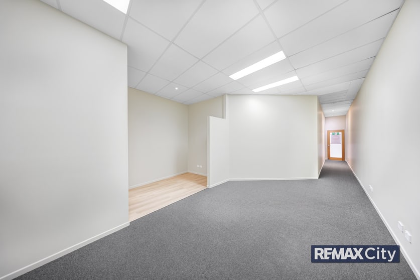 Click to view all images 2B/595 Wynnum Road Morningside QLD 4170 - Image 1