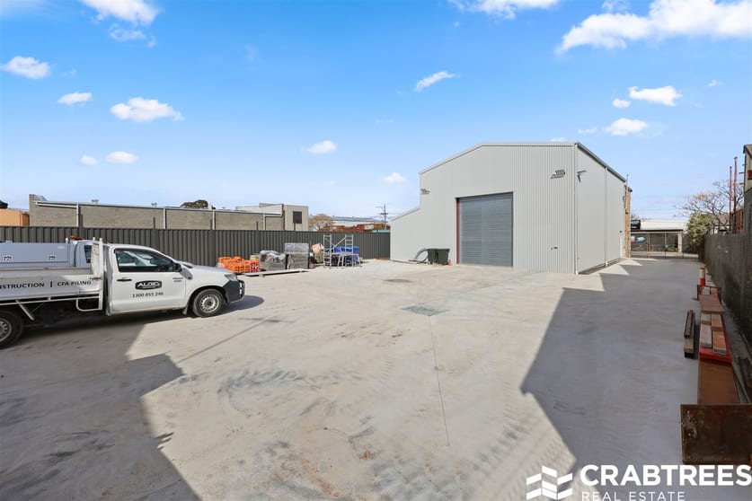 Click to view all images 19 Manton Road Oakleigh South VIC 3167 - Image 2