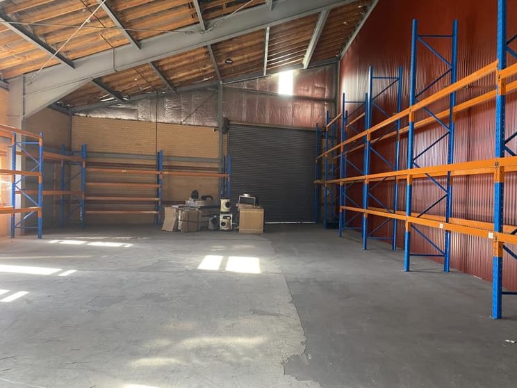 Click to view all images Unit 2/137 Canberra Avenue Fyshwick ACT 2609 - Image 2