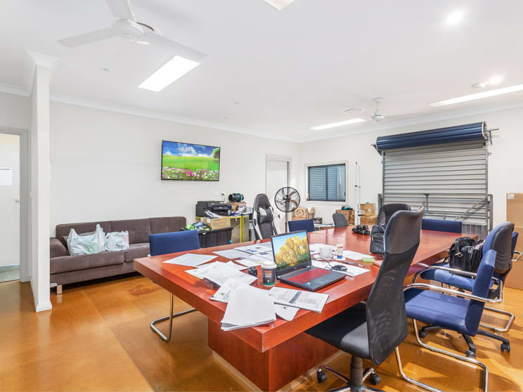 Click to view all images Wetherill Park NSW 2164 - Image 3