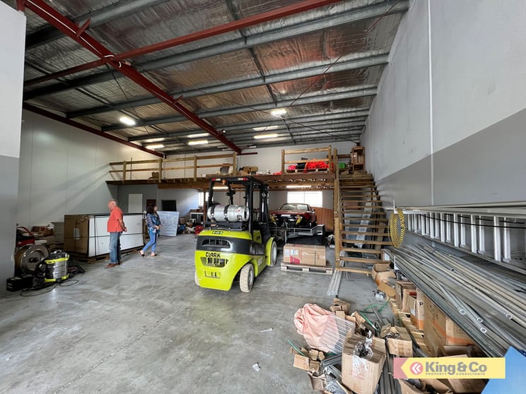Click to view all images 2/81 Secam Street Mansfield QLD 4122 - Image 3