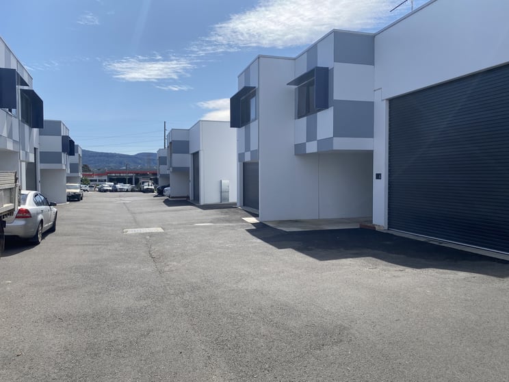 Click to view all images 6/7 Waynote Place Unanderra NSW 2526 - Image 2