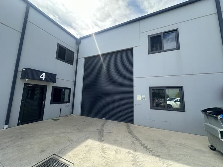 Click to view all images Unit 4/96 Bayldon Road Queanbeyan NSW 2620 - Image 2