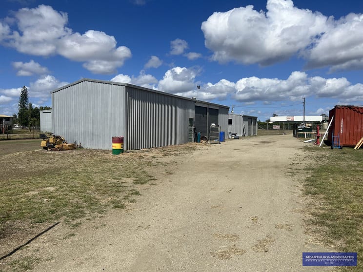 Click to view all images Gracemere QLD 4702 - Image 2