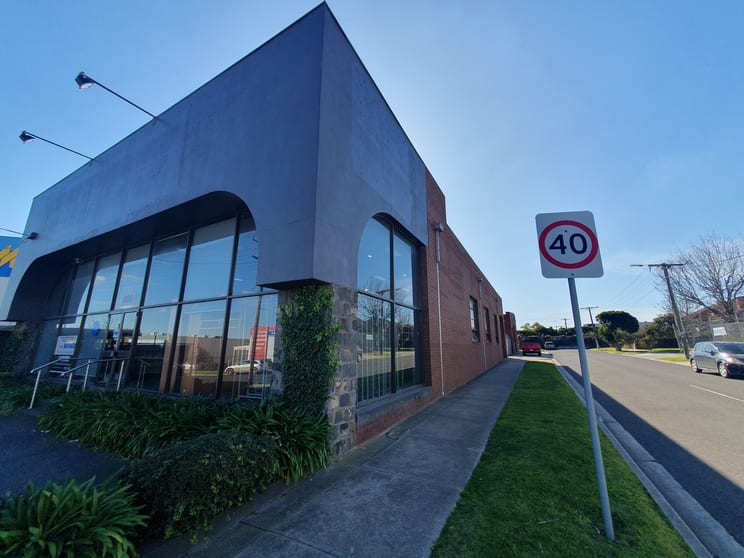Click to view all images 400 KEILOR ROAD Niddrie VIC 3042 - Image 2