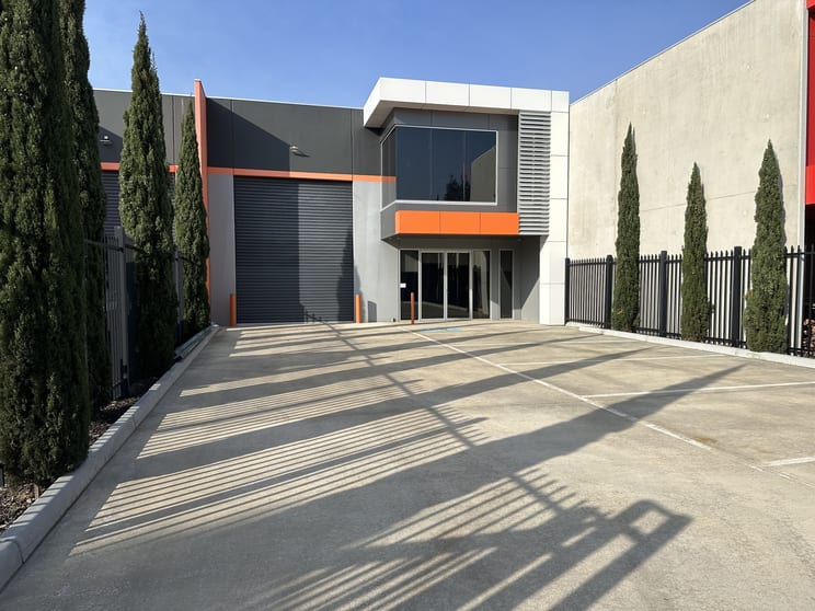 Click to view all images 2/9 Geehi Way Ravenhall VIC 3023 - Image 2