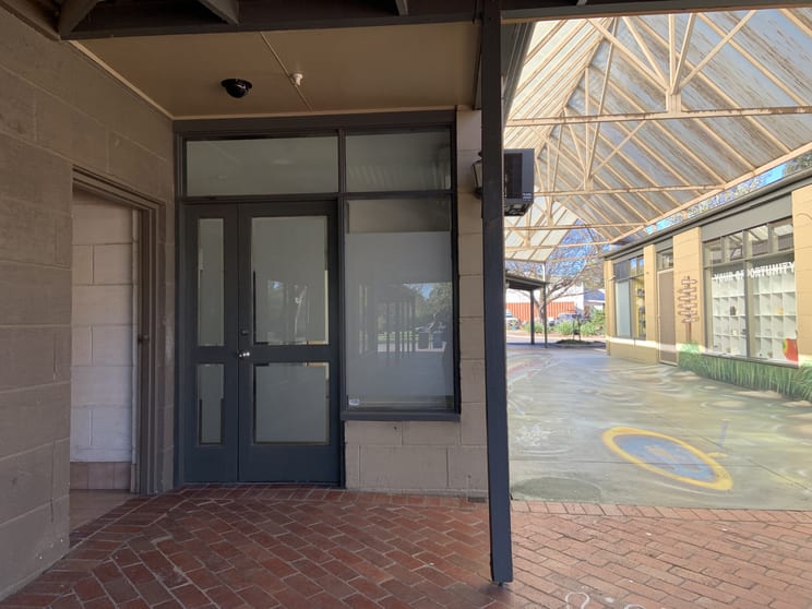 Click to view all images Shop 3-14 High Street Mansfield VIC 3722 - Image 3