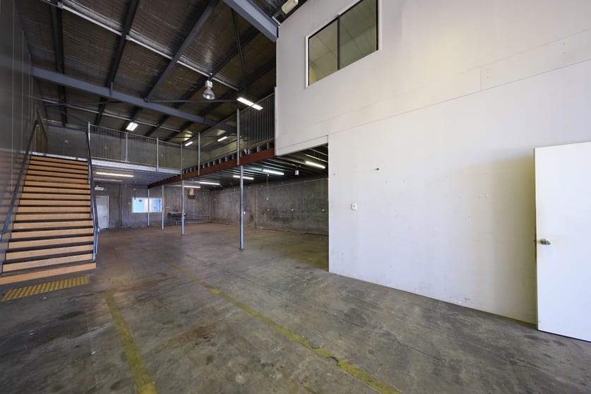 Click to view all images 11 Donaldson Street Manunda QLD 4870 - Image 3
