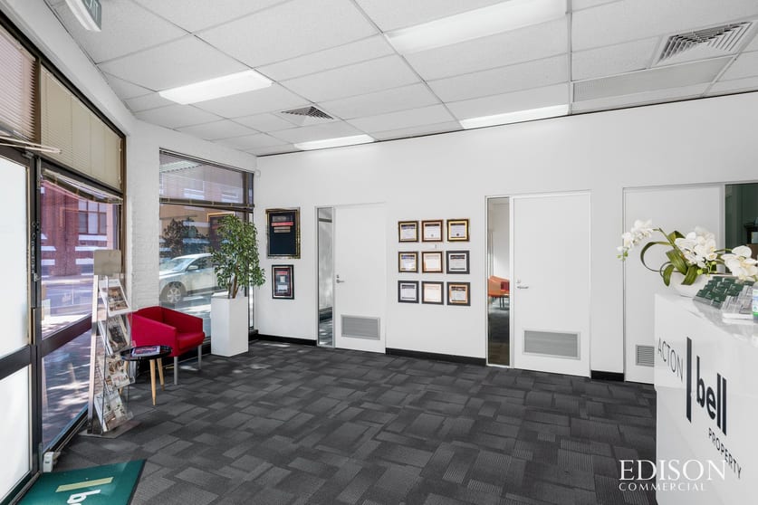 Click to view all images 33 Queen Victoria Street Fremantle WA 6160 - Image 2