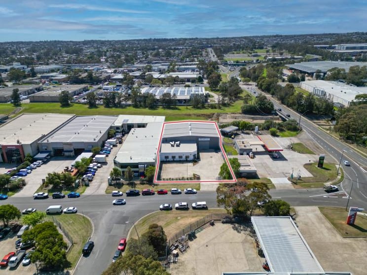 Click to view all images 4 Cary Grove Minto NSW 2566 - Image 3