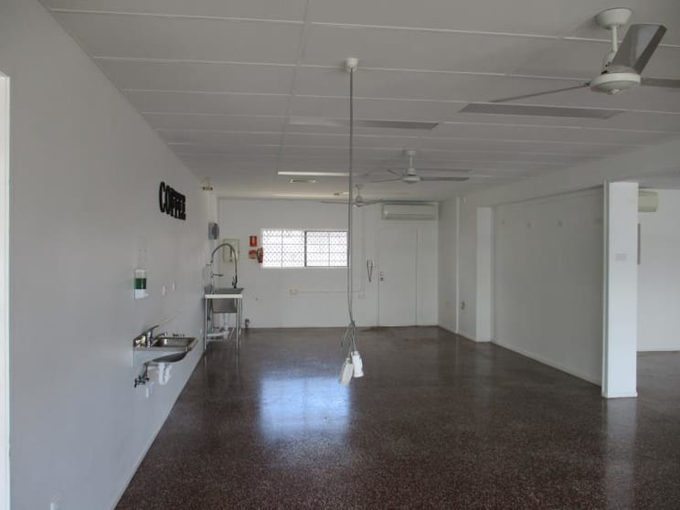 Click to view all images Shop 3/116-118 Hoare Street Manunda QLD 4870 - Image 2