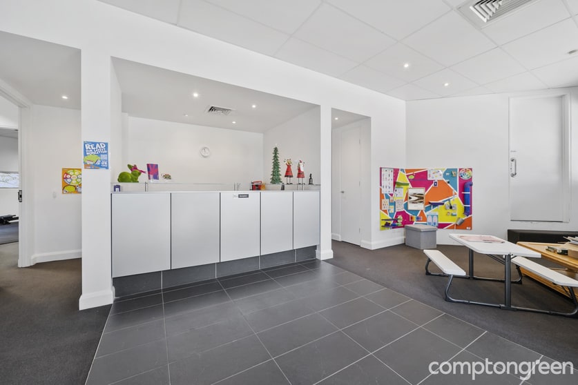 Click to view all images 1&2/2a Akuna Williamstown VIC 3016 - Image 2
