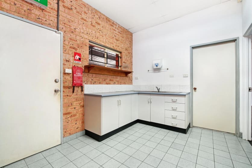 Click to view all images 25 Pacific Highway Gateshead NSW 2290 - Image 2