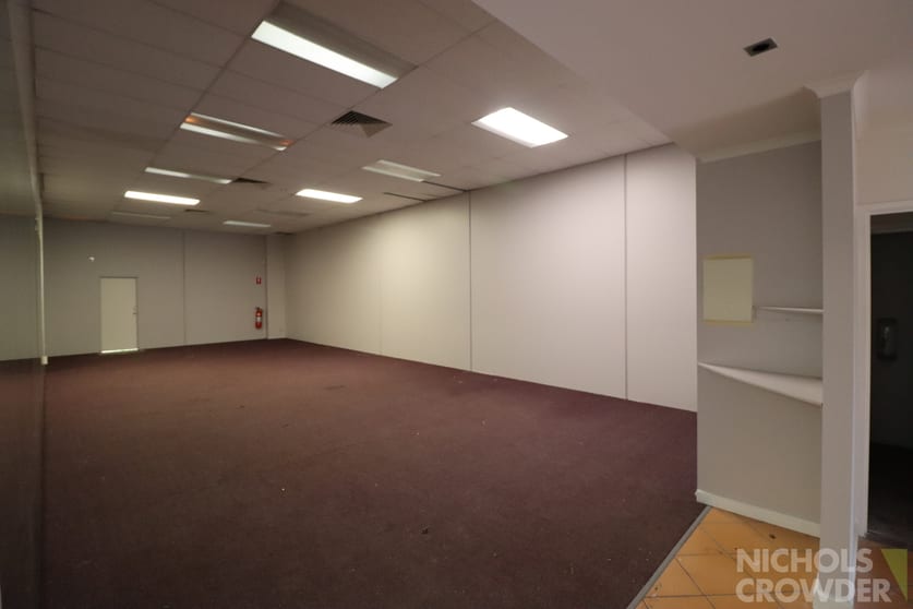 Click to view all images 4/2 Torca Terrace Mornington VIC 3931 - Image 3