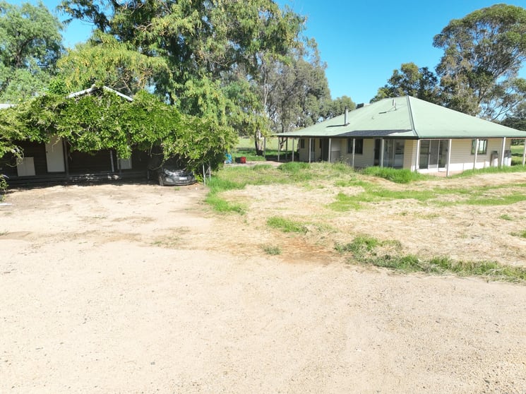Click to view all images 460 Boundary Road Mundoona VIC 3635 - Image 3