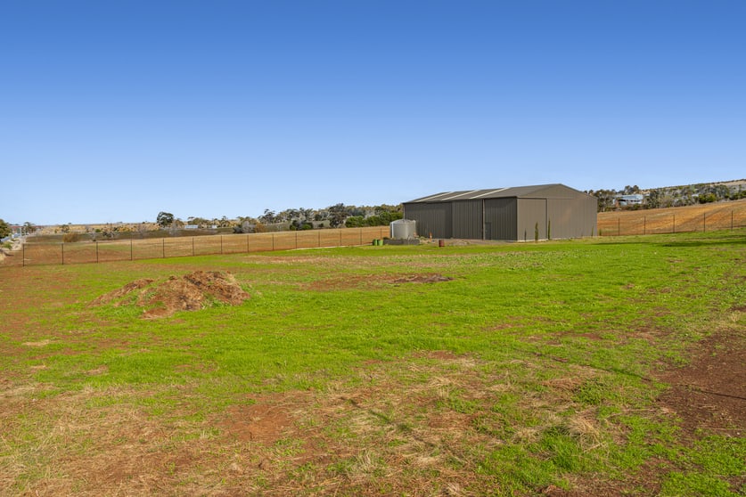 Click to view all images 2668 Bacchus Marsh - Balliang Road Maddingley VIC 3340 - Image 2