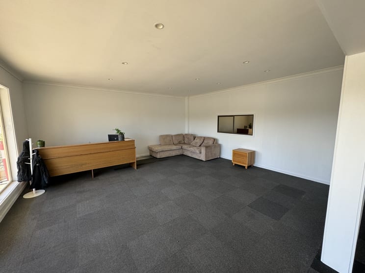 Click to view all images 27 Walsh Road Warrnambool VIC 3280 - Image 2