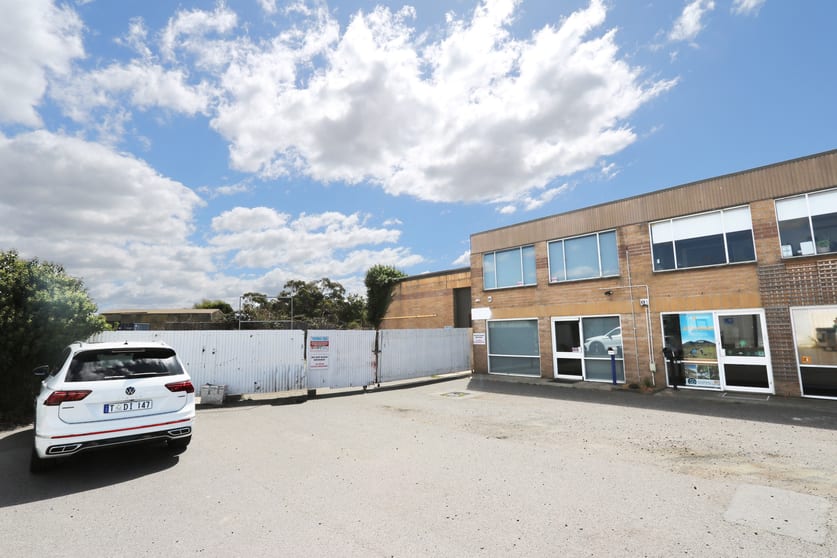 Click to view all images Unit 4/33 Churchill Park Drive Invermay TAS 7248 - Image 2