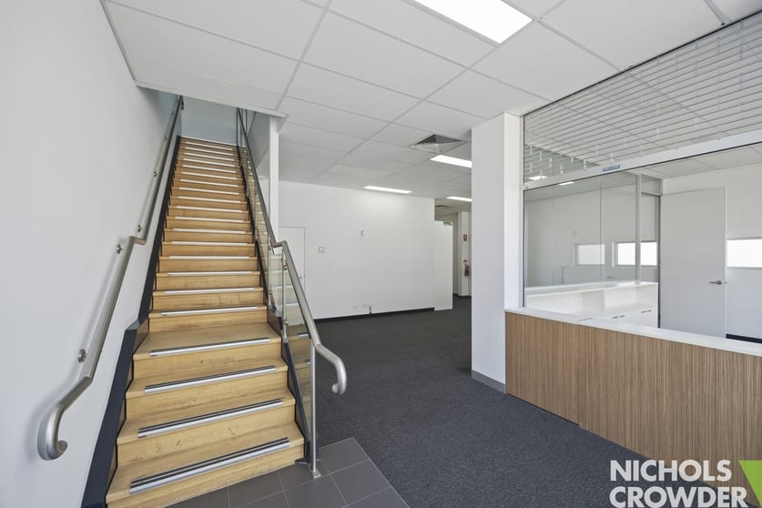 Click to view all images 125/9 Hall Street Port Melbourne VIC 3207 - Image 3