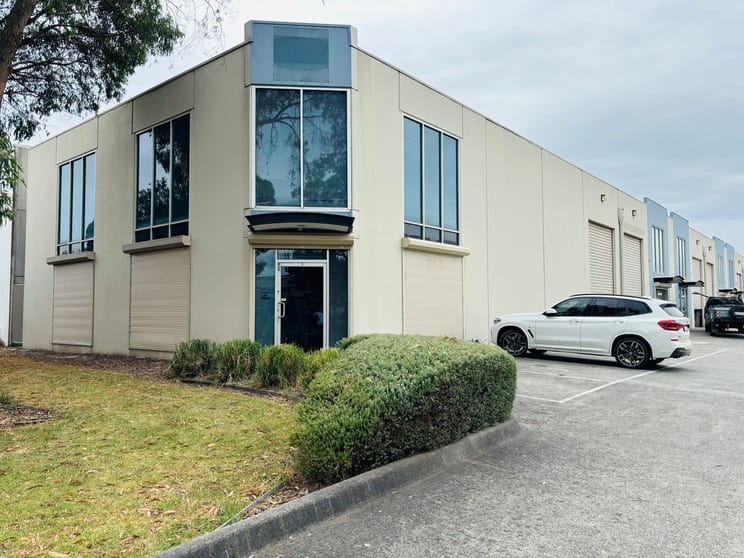 Click to view all images 1/3 Dunlop Court Bayswater VIC 3153 - Image 1