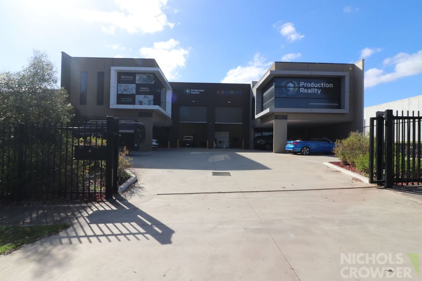 Click to view all images 1 or 2/8 Access Way Carrum Downs VIC 3201 - Image 1