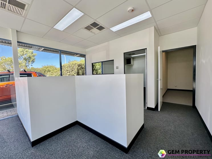 Click to view all images 1/7 Cessnock Way Rockingham WA 6168 - Image 3