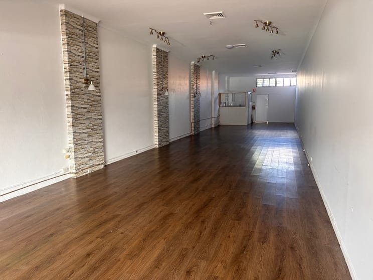 Click to view all images B/139 Bay Terrace Wynnum QLD 4178 - Image 2