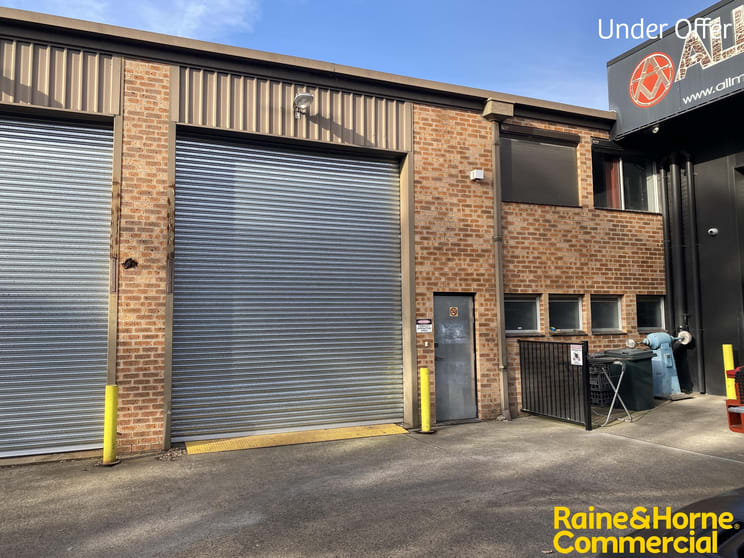 Click to view all images Unit 2/3 York Road Ingleburn NSW 2565 - Image 1