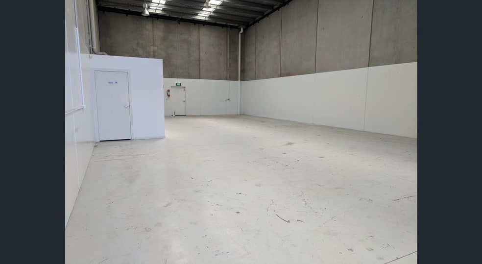 Click to view all images 1/3 Torca Terrace Mornington VIC 3931 - Image 2