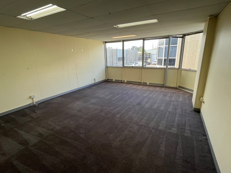 Click to view all images 16/10-14 Yalgar Road Kirrawee NSW 2232 - Image 3