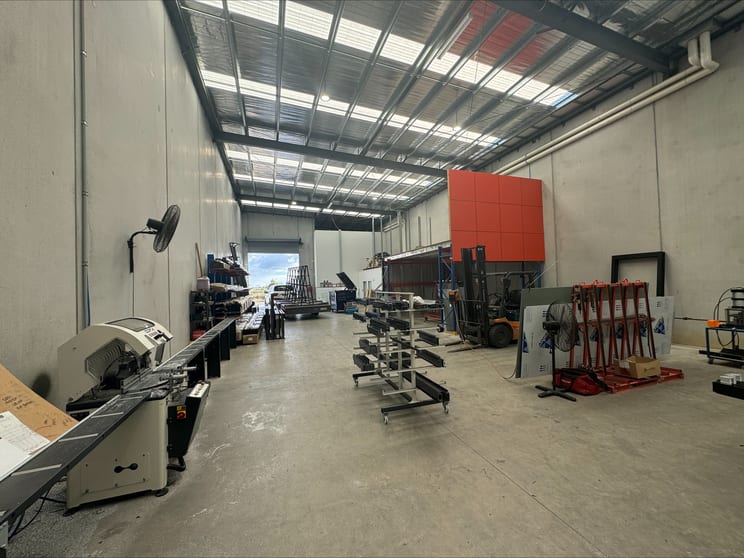 Click to view all images Unit 1, 21 Whitfield Boulevard Cranbourne West VIC 3977 - Image 3