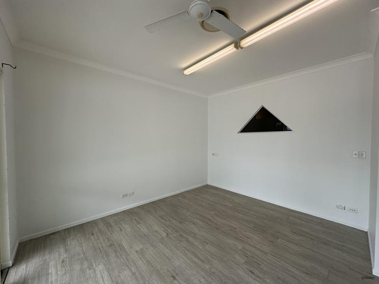 Click to view all images 5/109 West Burleigh Road Burleigh Heads QLD 4220 - Image 3