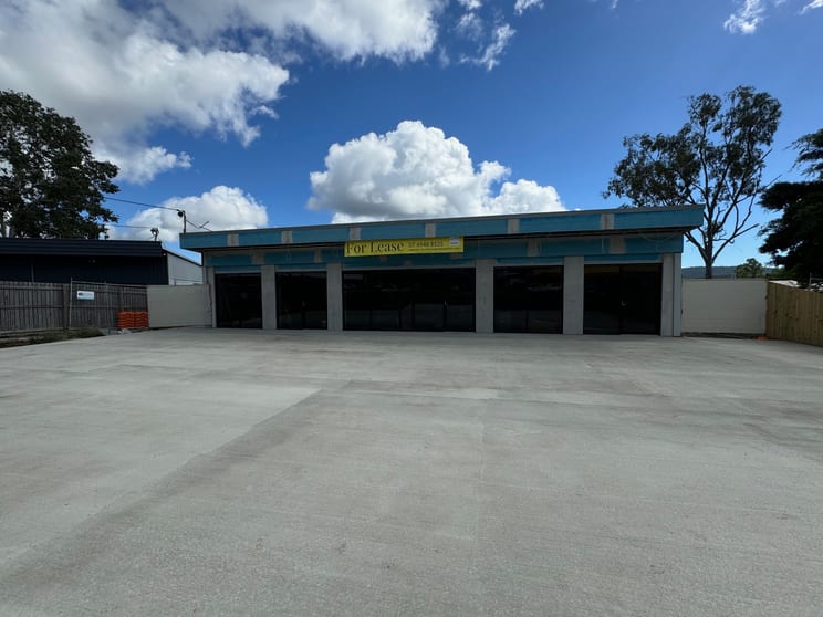 Click to view all images 2&3/89 Shute Harbour Road Cannonvale QLD 4802 - Image 1