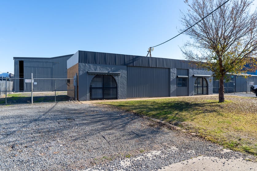 Click to view all images 16 Lawson Street Wagga Wagga NSW 2650 - Image 2