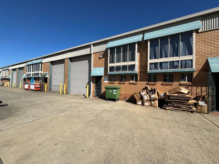 Click to view all images Unit 8/4-6 Barry Road Chipping Norton NSW 2170 - Image 1