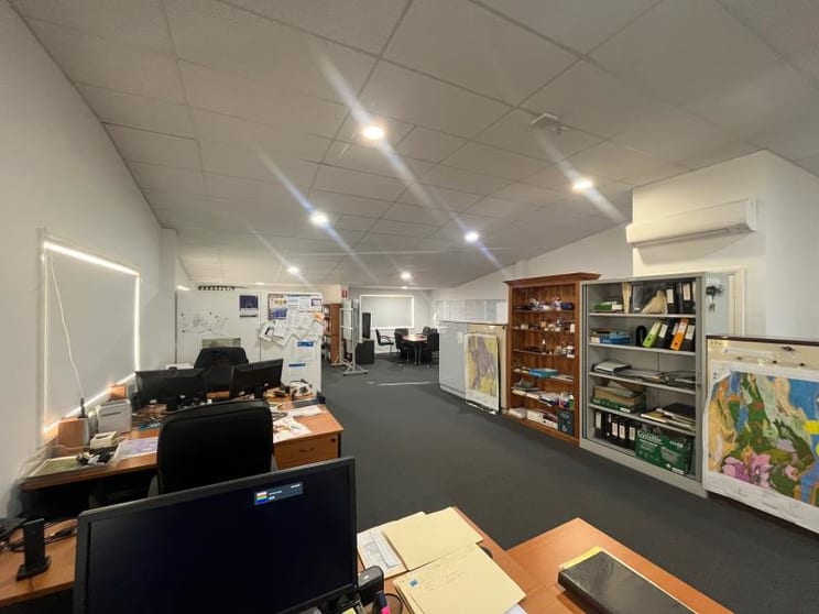 Click to view all images Unit 2/62-64 Lords Place Orange NSW 2800 - Image 3
