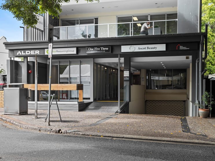 Click to view all images UNIT 2/153 RACECOURSE ROAD Ascot QLD 4007 - Image 2