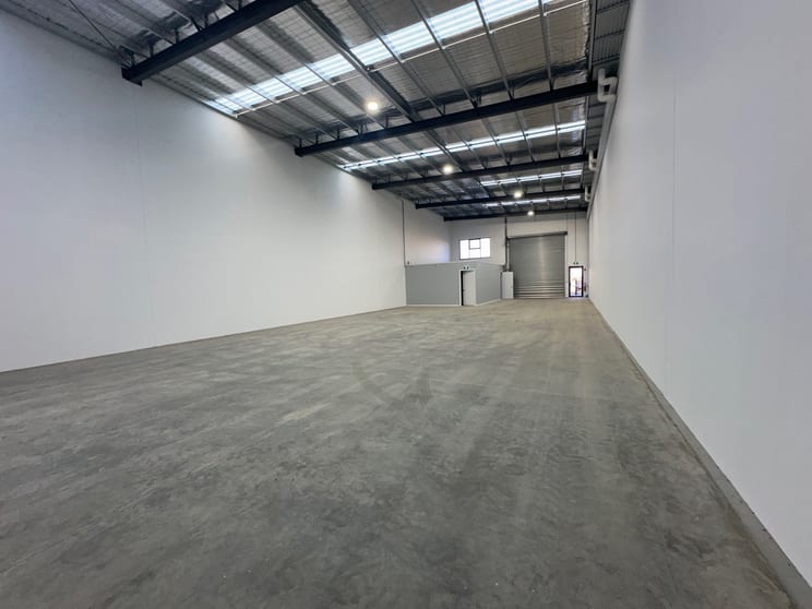 Click to view all images 2/26 Lara Way Campbellfield VIC 3061 - Image 3