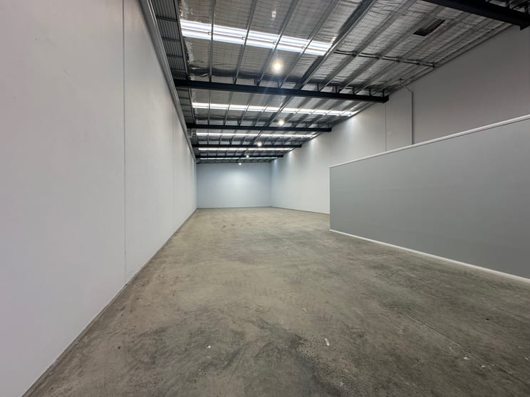 Click to view all images 4/26 Lara Way Campbellfield VIC 3061 - Image 3