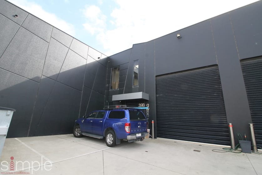 Click to view all images 39B Gwen Road Cranbourne West VIC 3977 - Image 1