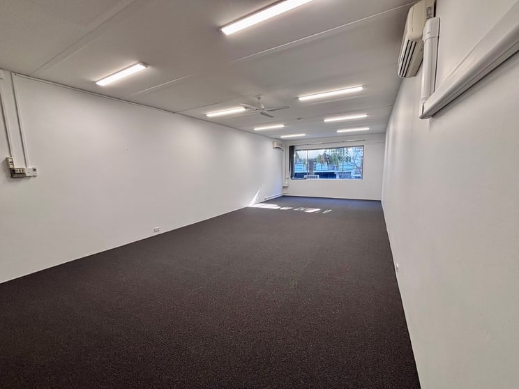 Click to view all images 3/9 Oaks Avenue Dee Why NSW 2099 - Image 2